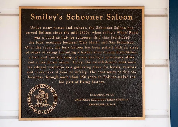 Smiley'S Saloon & Hotel